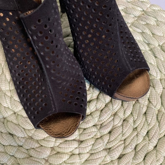 Pedro Garcia Black Suede Perforated Peep Toe Platform Heel Sandals - Picture 5 of 9